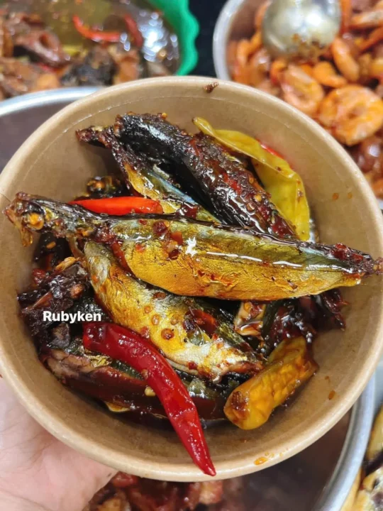 Bát cá kho đậm vị