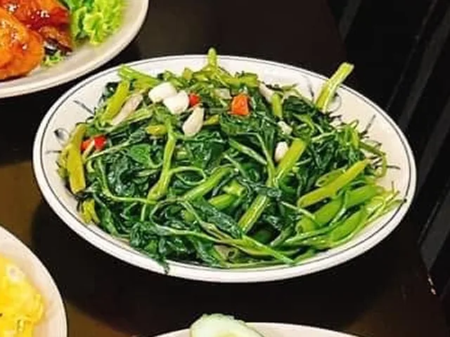 Đĩa rau muống xào